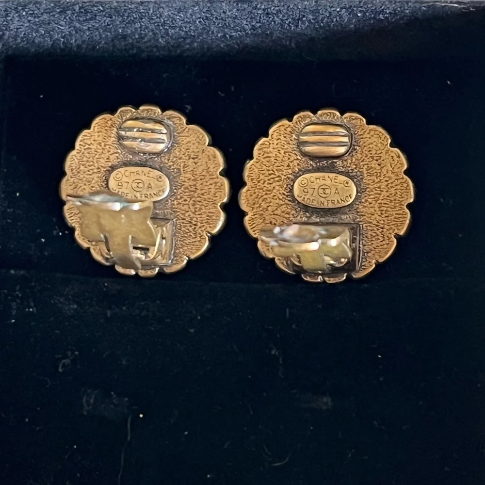Authentic Chanel clips earrings - Picture 3 of 8